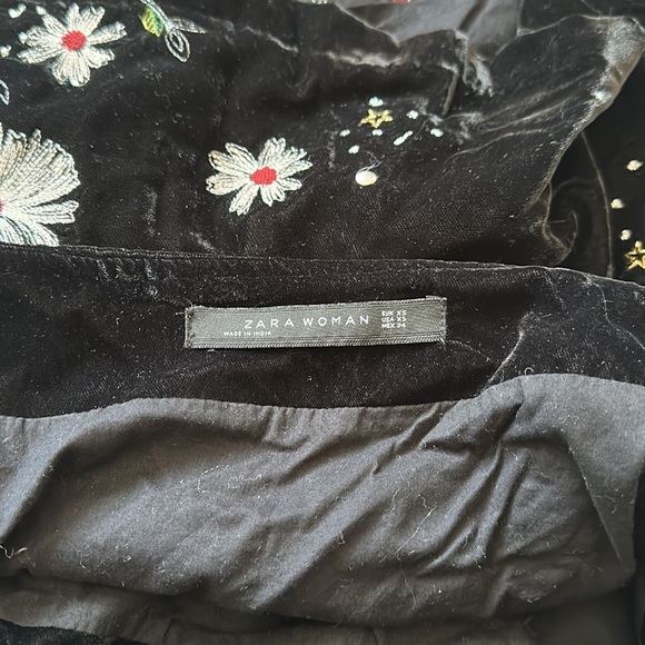 🔥SEND OFFERS🔥 NWOT ZARA Embroidered Black Velvet Skirt - Picture 8 of 8
